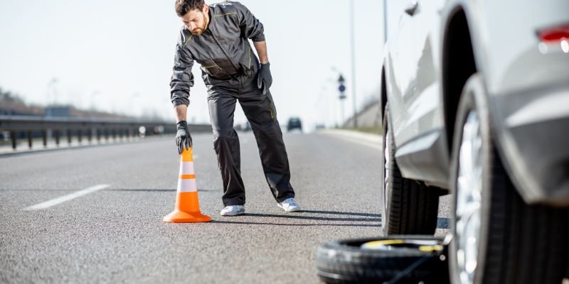 Dịch vụ vá vỏ 24/7: Cứu Hộ Lốp Xe Cấp Tốc Chỉ Trong 15 Phút Gọi Ngay VÁ VỎ CHIẾN EM!